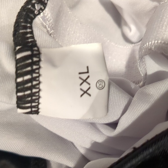 Black One Piece Scoop Neck Swimsuit with Criss Cross Back Design - Picture 5 of 7